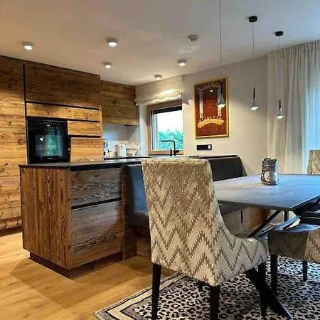 Spa, Sport & Luxury Ski-in Ski-out 基茨比厄尔